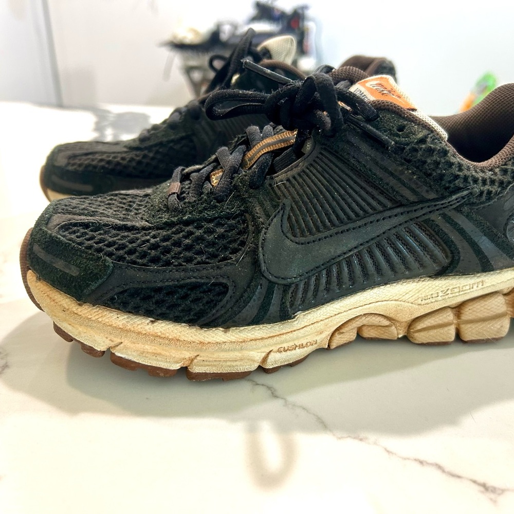 Nike Vombero 5 Black and Tan Women's Sneakers